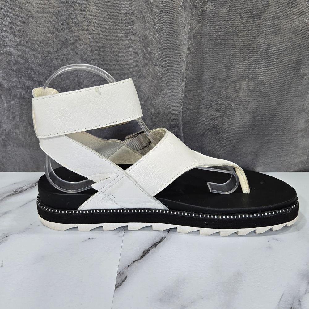 Sorel Roaming Buckle T-Strap Sandals Womens 8 White Leather Sporty Casual Flat - Picture 3 of 9